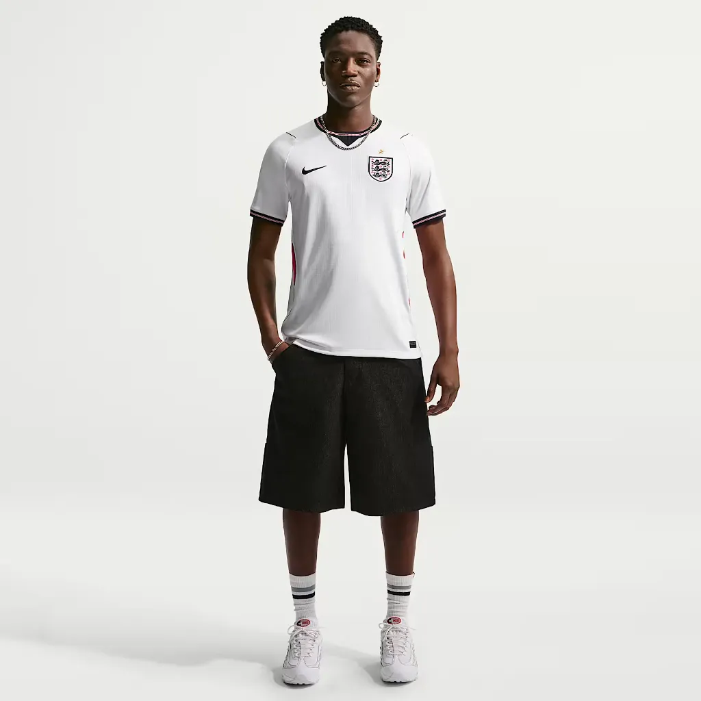 000000_Nike-Dri-FIT-Angleterre-2026-Stadium-Domicile-Jersey_White-Speed-Red-Obsidian_IB5290-100_img3-1000x1000.webp