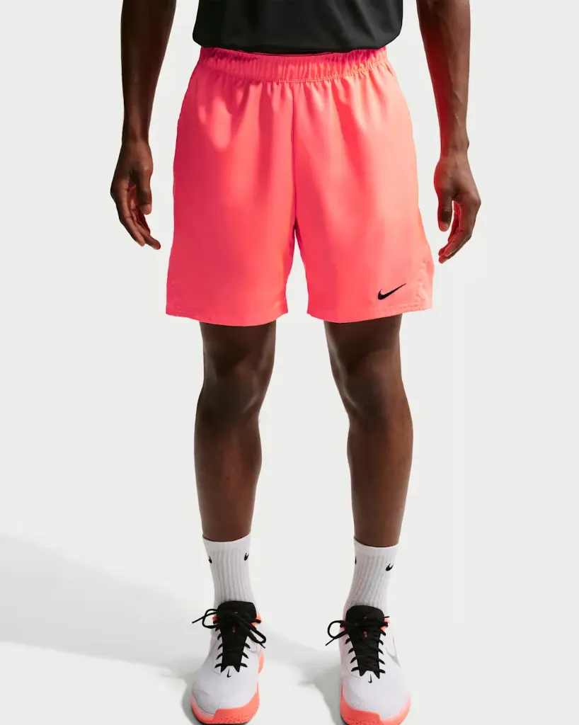 NikeCourt Victory Short de tennis Dri-FIT 18 cm pour homme Hot Lava/Noir